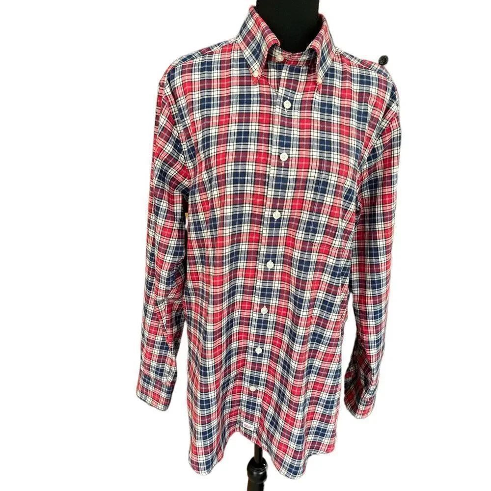 Vineyard Vines Performance plaid slim fit Murray shirt, size M. 100% polyester.